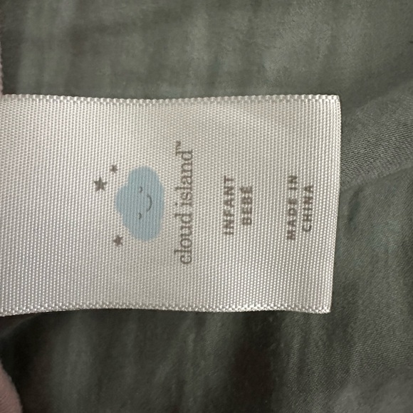 Pack of 3 Cloud Island Infant Hooded Towels with matching washcloths - Picture 6 of 6